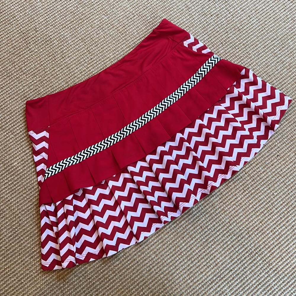 Adedge Skort Golf/Tennis w/Red & White Chevron M - Picture 2 of 5